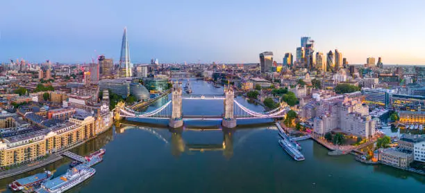 London skyline background for Arias Cleaning Services